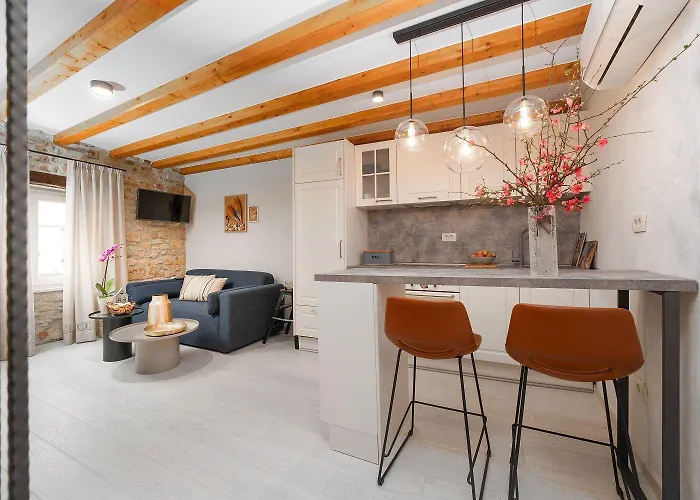 Cozy Studio-Apartment Inmitten Der Altstadt Von Porec Und Nur 50 Meter Zur Adria