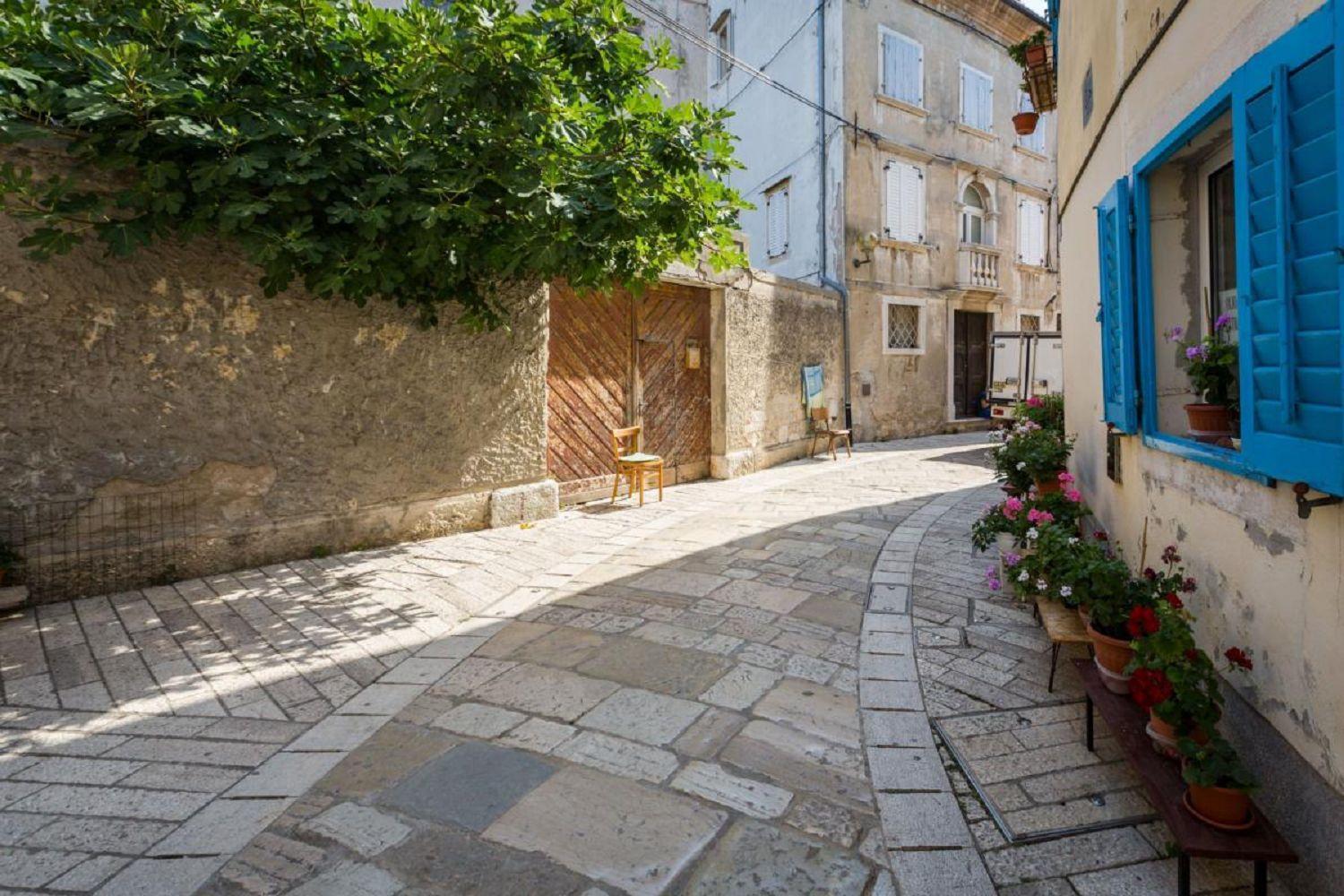 Apartment Cozy Studio-apartment Inmitten Der Altstadt Von Und Nur 50 Meter Zur Adria Poreč